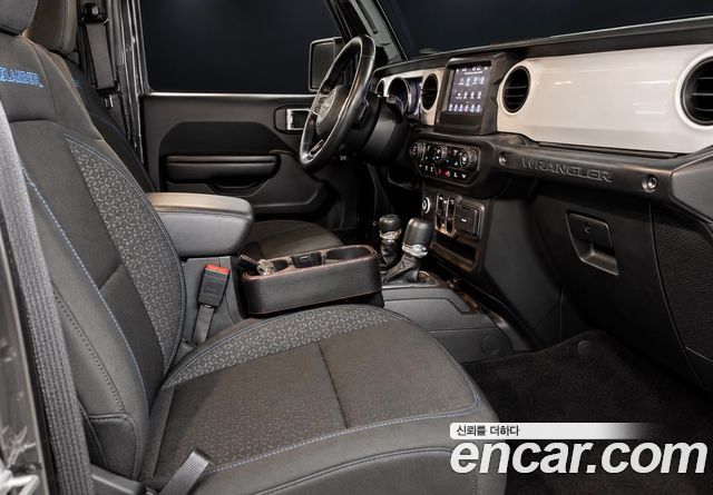 Jeep Wrangler 2021 — photo 10