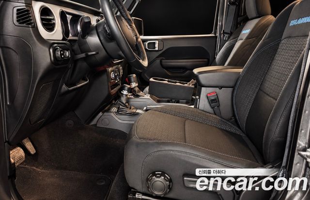 Jeep Wrangler 2021 — photo 11