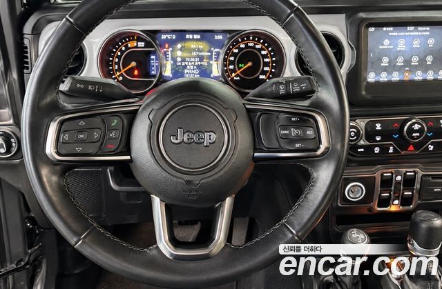 Jeep Wrangler 2021 — photo 15