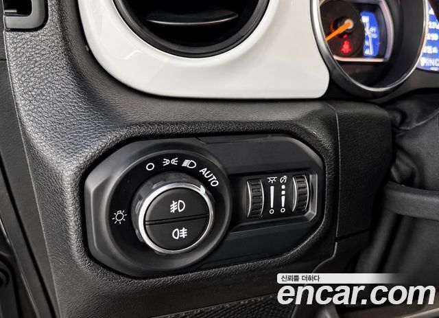 Jeep Wrangler 2021 — photo 17