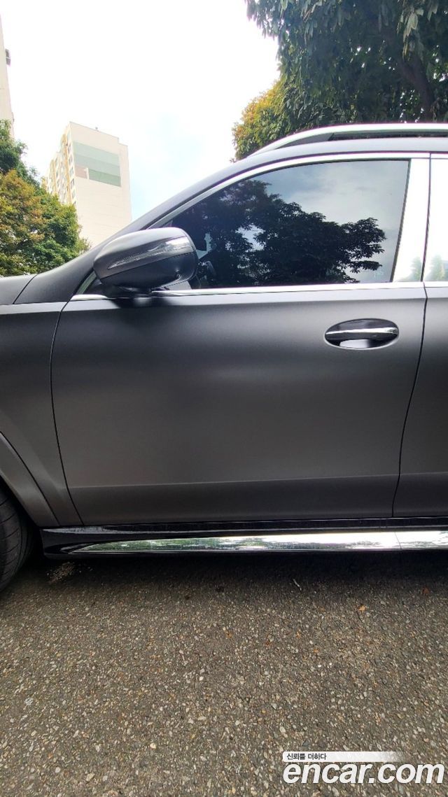 Mercedes-Benz GLS-Class 2025 — photo 3