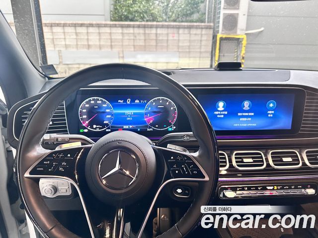 Mercedes-Benz GLS-Class 2025 — photo 9