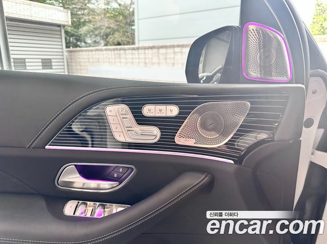 Mercedes-Benz GLS-Class 2025 — photo 10