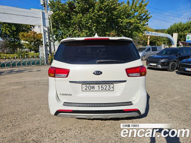 Kia Canival 2015 — photo 4