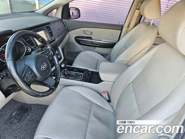 Kia Canival 2015 — photo 6
