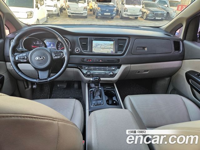 Kia Canival 2015 — photo 7