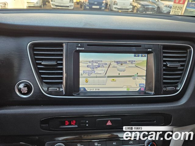 Kia Canival 2015 — photo 11