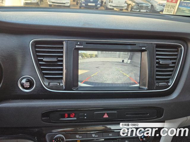 Kia Canival 2015 — photo 12
