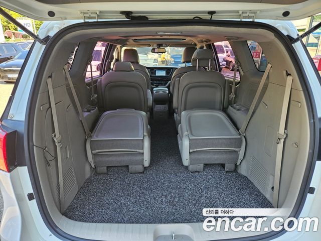 Kia Canival 2015 — photo 15