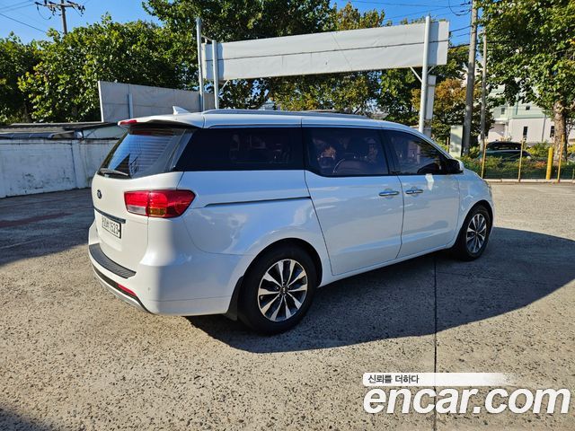 Kia Canival 2015 — photo 19