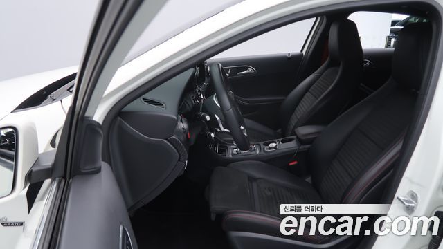 Mercedes-Benz A-Class 2018 — photo 10
