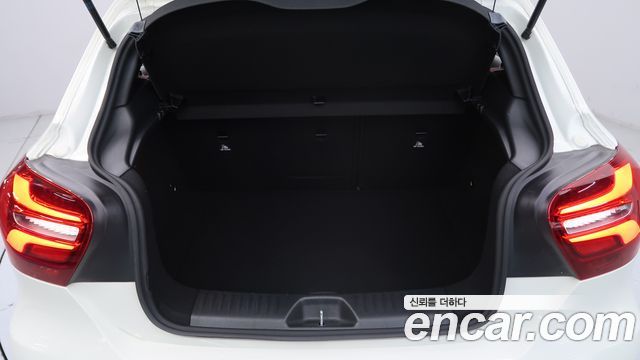 Mercedes-Benz A-Class 2018 — photo 13