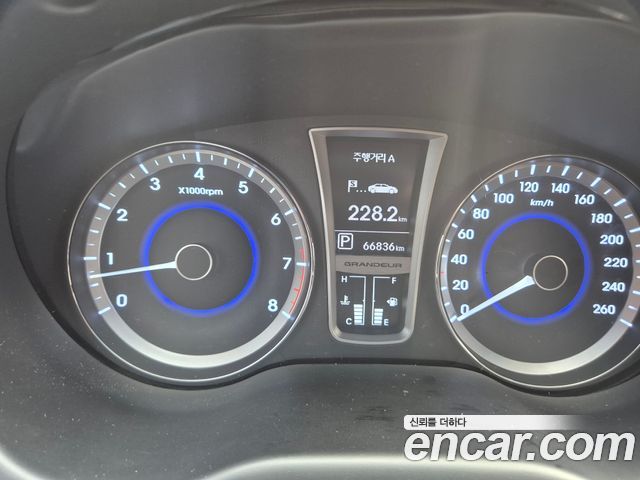 Hyundai Grandeur 2011 — photo 11