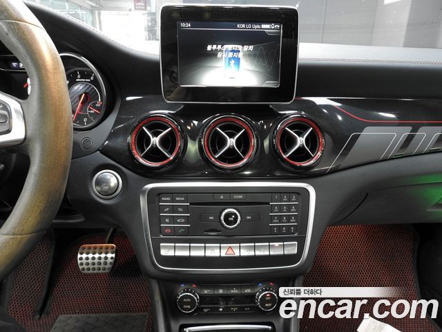 Mercedes-Benz GLA-Class 2018 — photo 17
