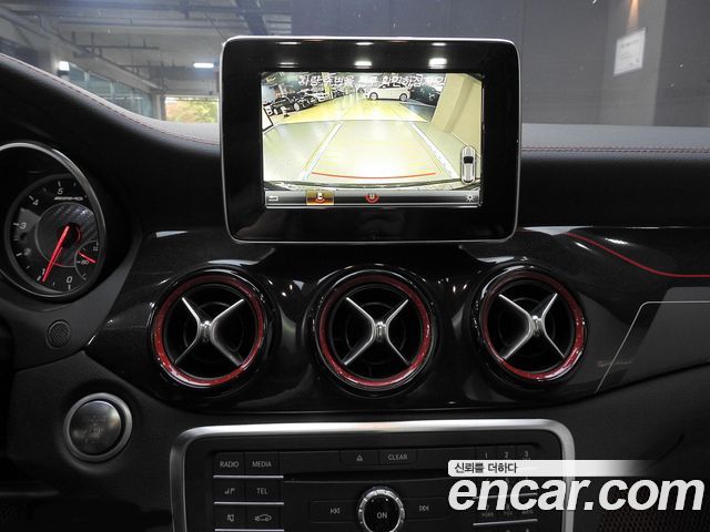 Mercedes-Benz GLA-Class 2018 — photo 18