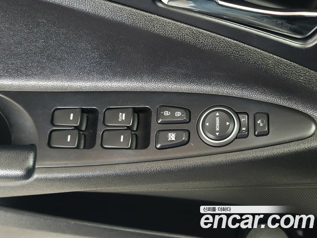 Hyundai Sonata 2012 — photo 17