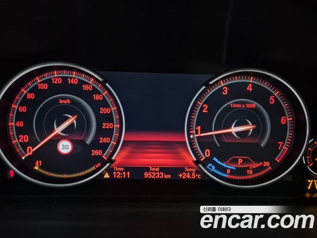 BMW 5-Series 2016 — photo 9