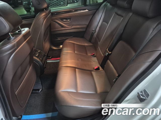 BMW 5-Series 2016 — photo 11