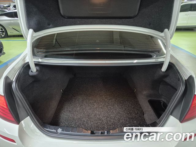BMW 5-Series 2016 — photo 20