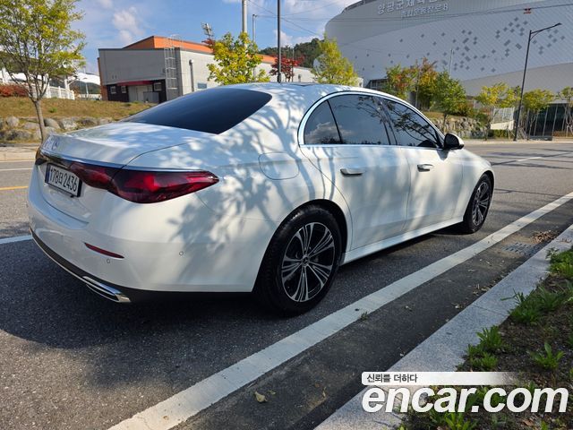 Mercedes-Benz E-Class 2025 — photo 2