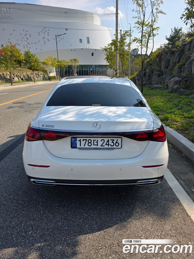 Mercedes-Benz E-Class 2025 — photo 4