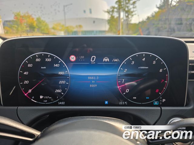 Mercedes-Benz E-Class 2025 — photo 6