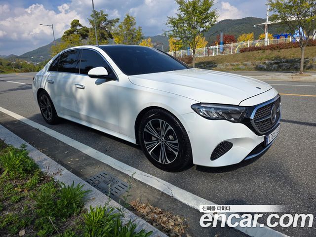 Mercedes-Benz E-Class 2025 — photo 9
