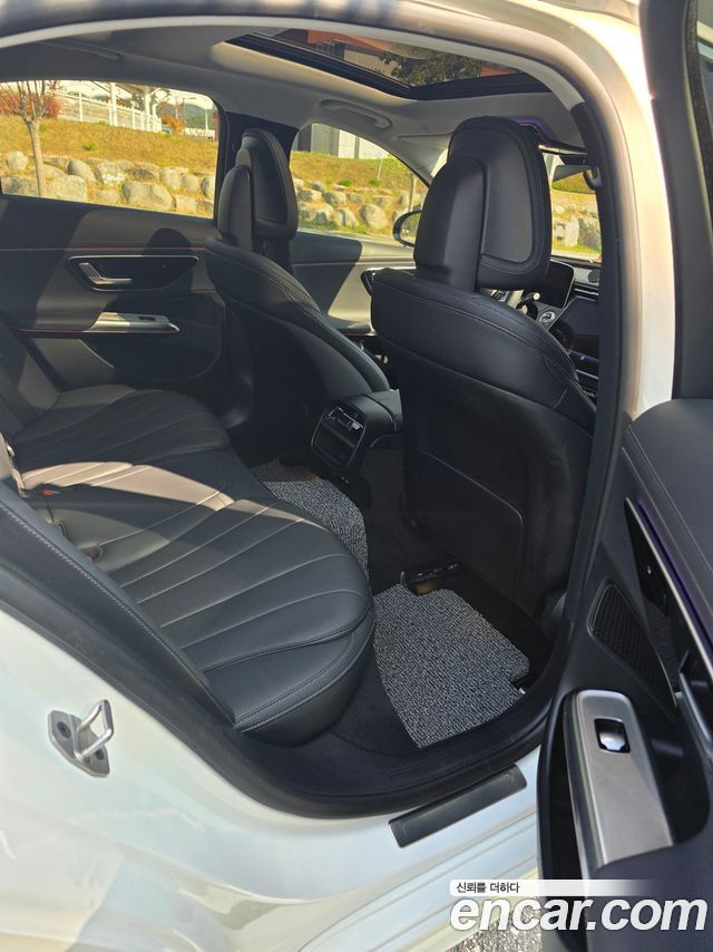 Mercedes-Benz E-Class 2025 — photo 11