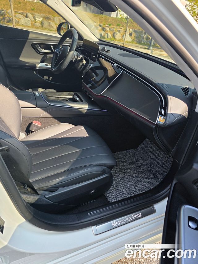 Mercedes-Benz E-Class 2025 — photo 12