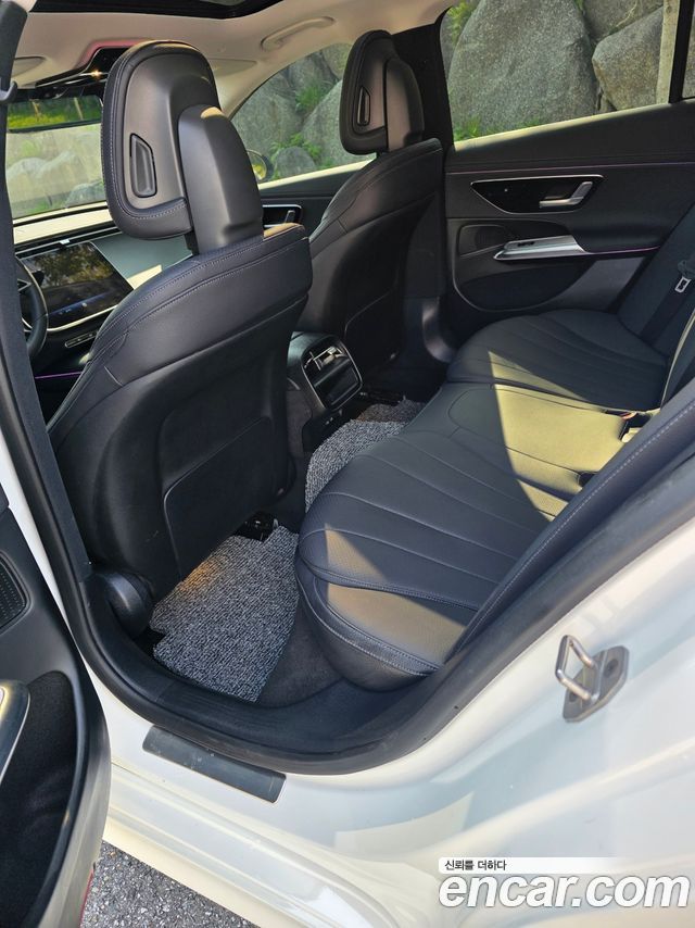 Mercedes-Benz E-Class 2025 — photo 13