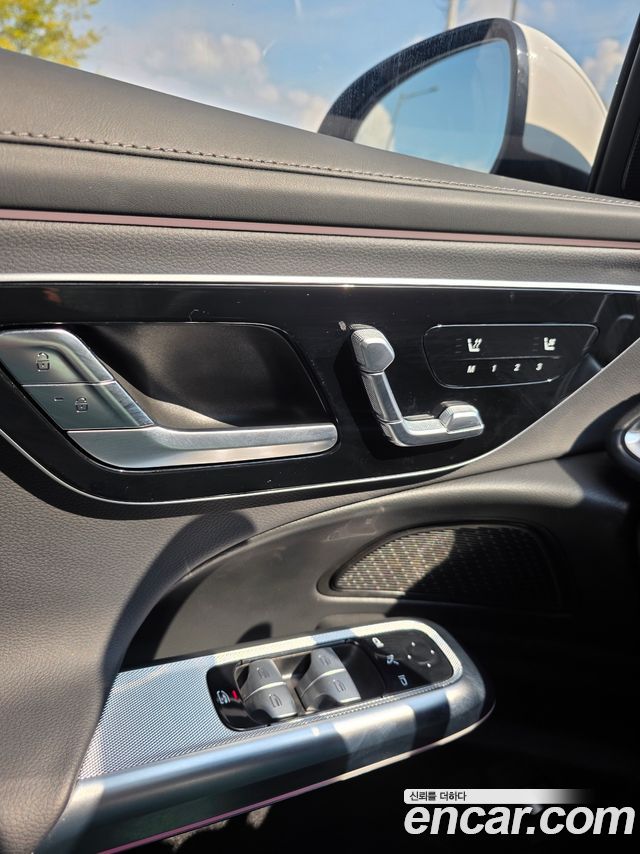 Mercedes-Benz E-Class 2025 — photo 14
