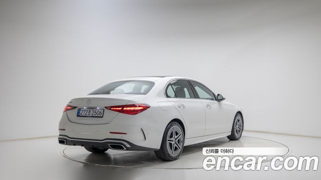 Mercedes-Benz C-Class 2026 — photo 2