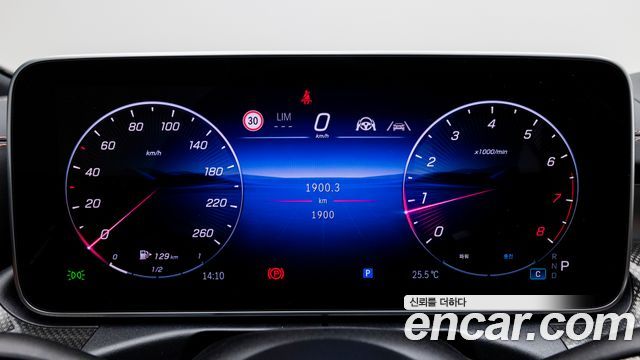 Mercedes-Benz C-Class 2026 — photo 8
