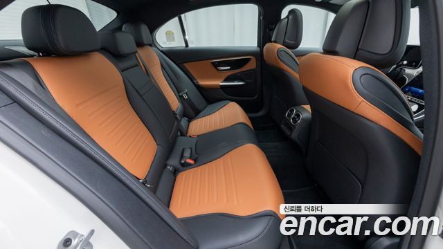 Mercedes-Benz C-Class 2026 — photo 10