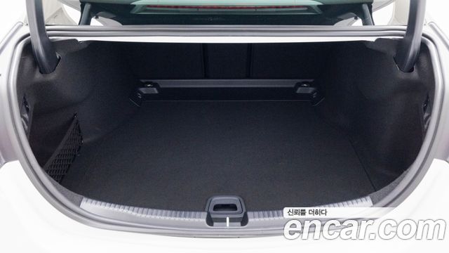 Mercedes-Benz C-Class 2026 — photo 11