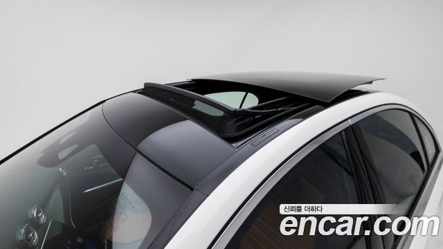 Mercedes-Benz C-Class 2026 — photo 12