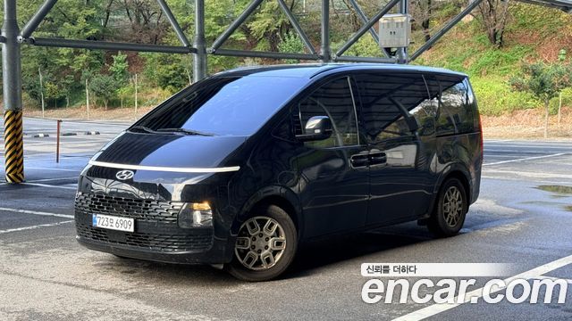 Hyundai Staria 2023 — photo 1