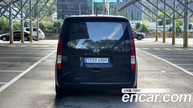 Hyundai Staria 2023 — photo 4