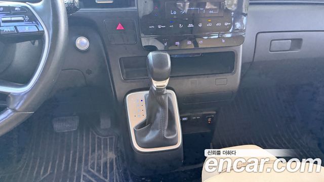 Hyundai Staria 2023 — photo 9