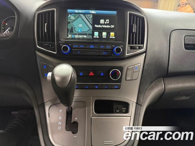 Hyundai Starex 2019 — photo 9