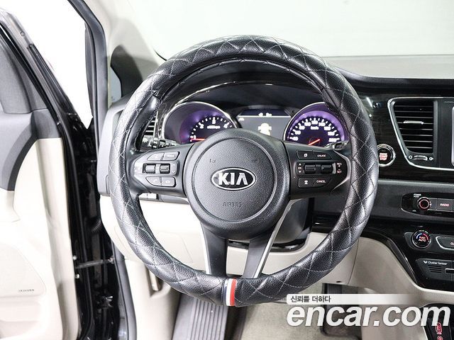Kia Canival 2019 — photo 14