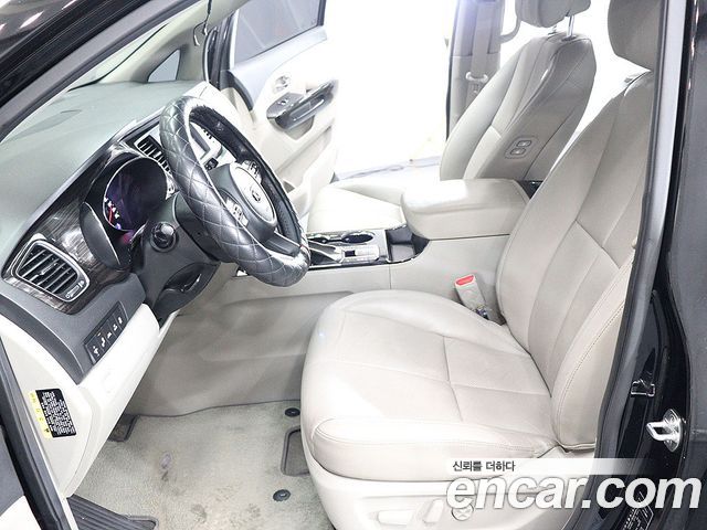 Kia Canival 2019 — photo 16