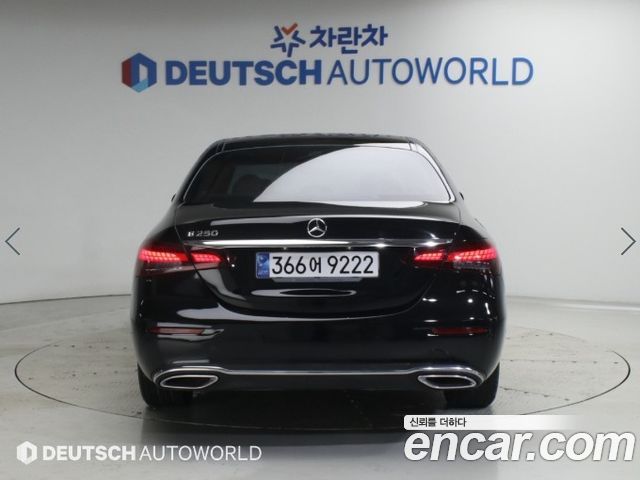 Mercedes-Benz E-Class 2022 — photo 4