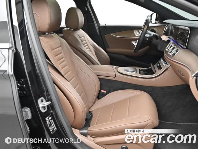 Mercedes-Benz E-Class 2022 — photo 10