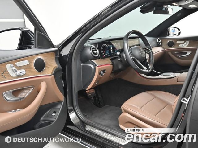 Mercedes-Benz E-Class 2022 — photo 11