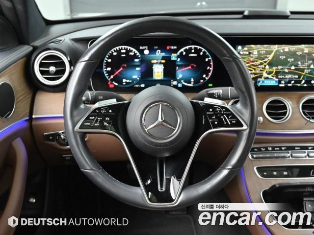 Mercedes-Benz E-Class 2022 — photo 12