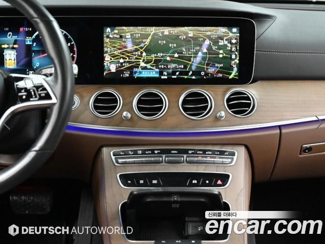 Mercedes-Benz E-Class 2022 — photo 13
