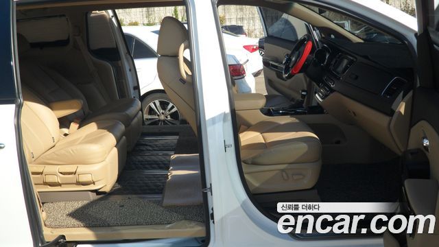 Kia Canival 2019 — photo 8
