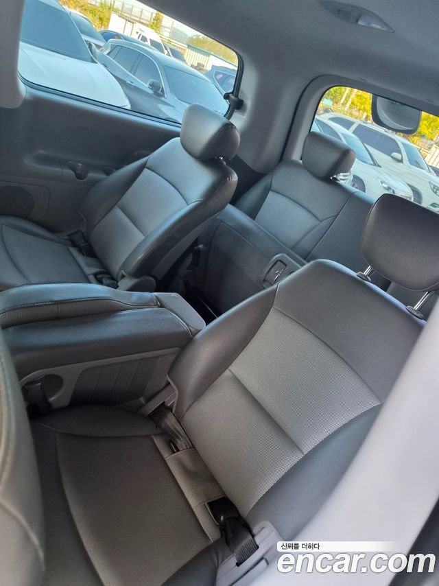 Hyundai Starex 2011 — photo 17