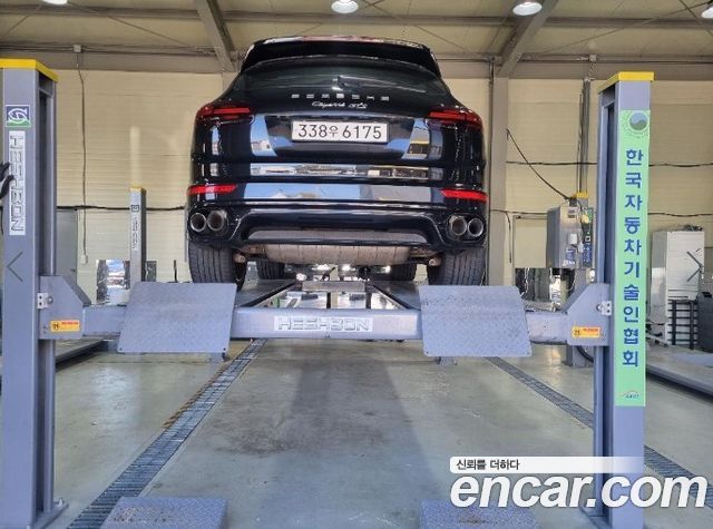 Porsche Cayenne 2016 — photo 2